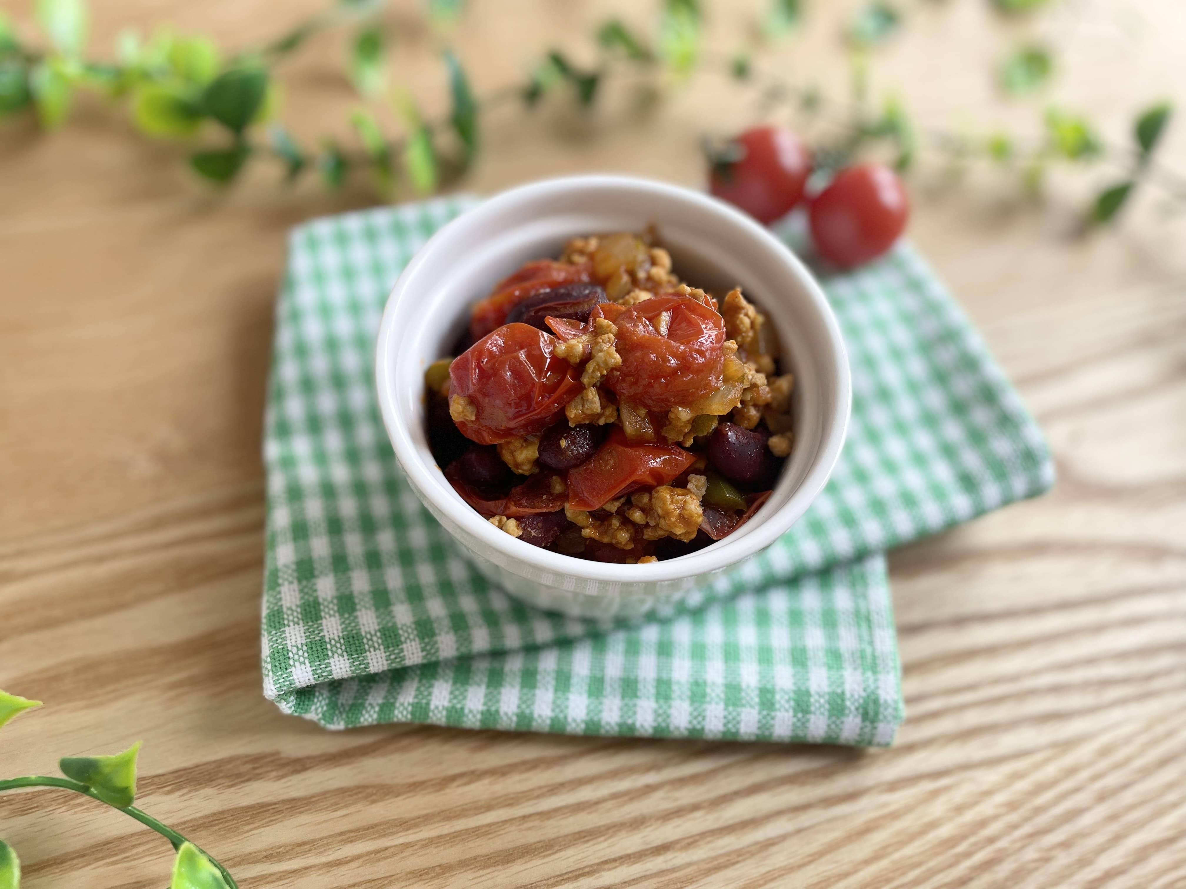 【絶品】チリコンカンのレシピ｜ミニトマトとカレー粉で手軽に本格派！